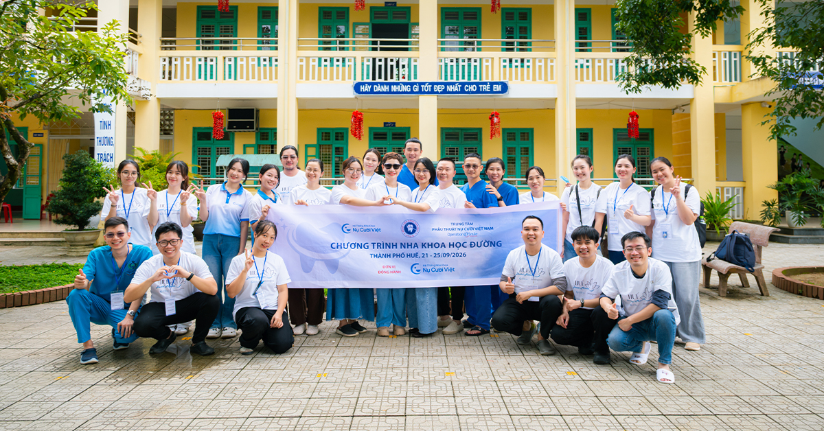 tình nguyện viên dự án 20000 nụ cười cho trẻ em miền trung đợt 1