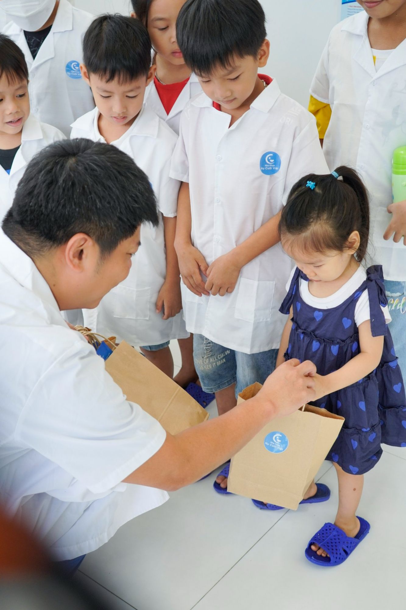 Bé Tập Làm Nha Sĩ 24098