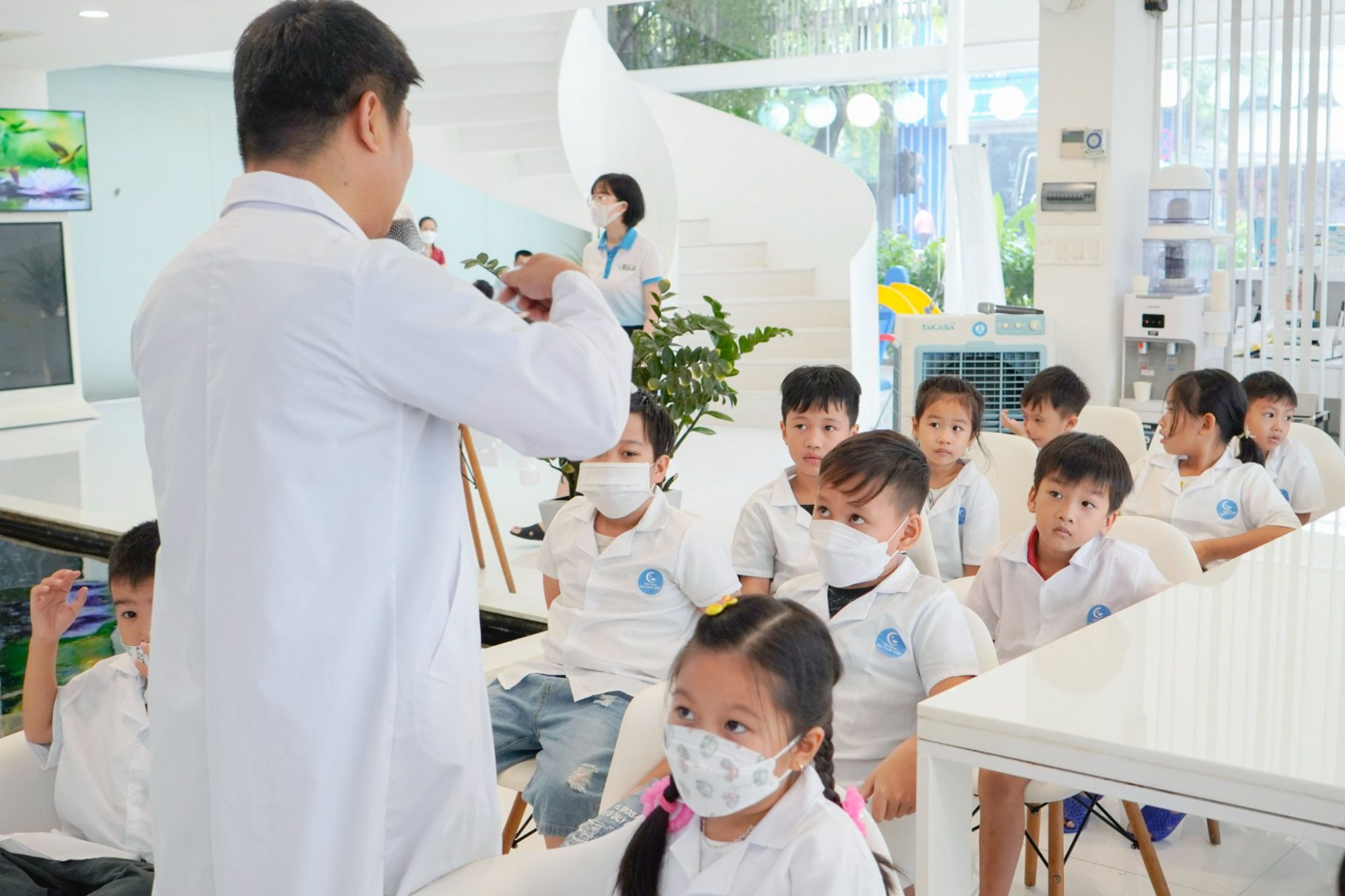 Bé Tập Làm Nha Sĩ 24094