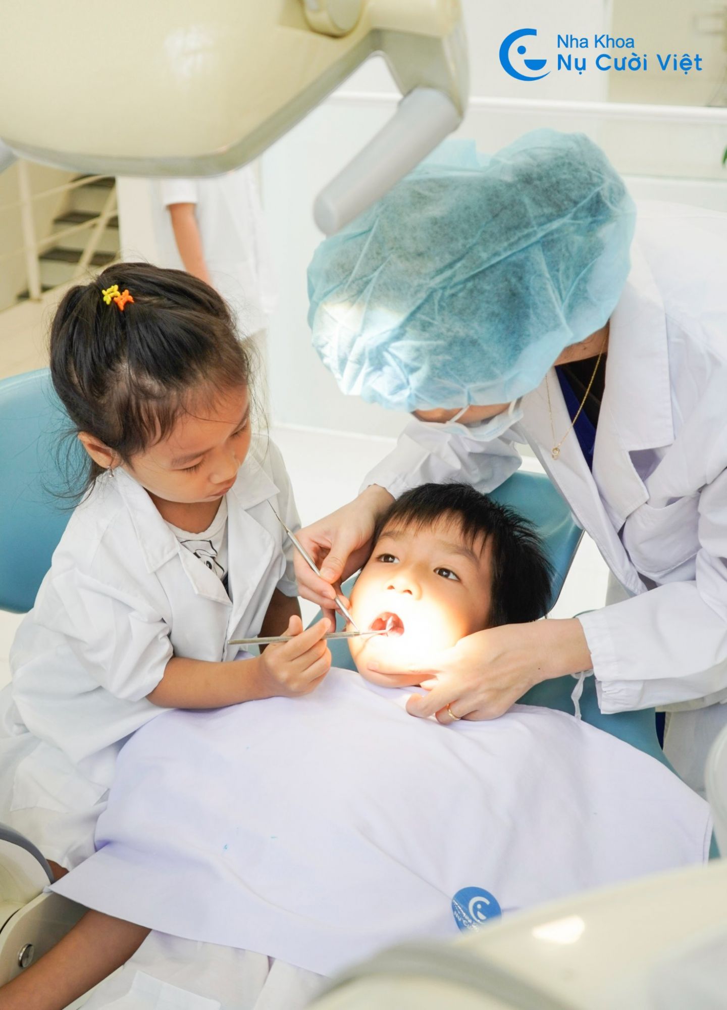 Bé Tập Làm Nha Sĩ 24095