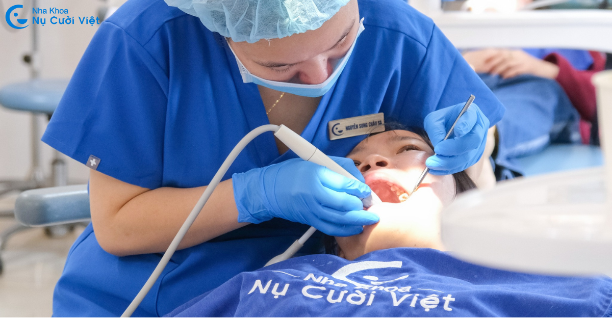 cạo vôi răng có làm răng yếu đi hay không