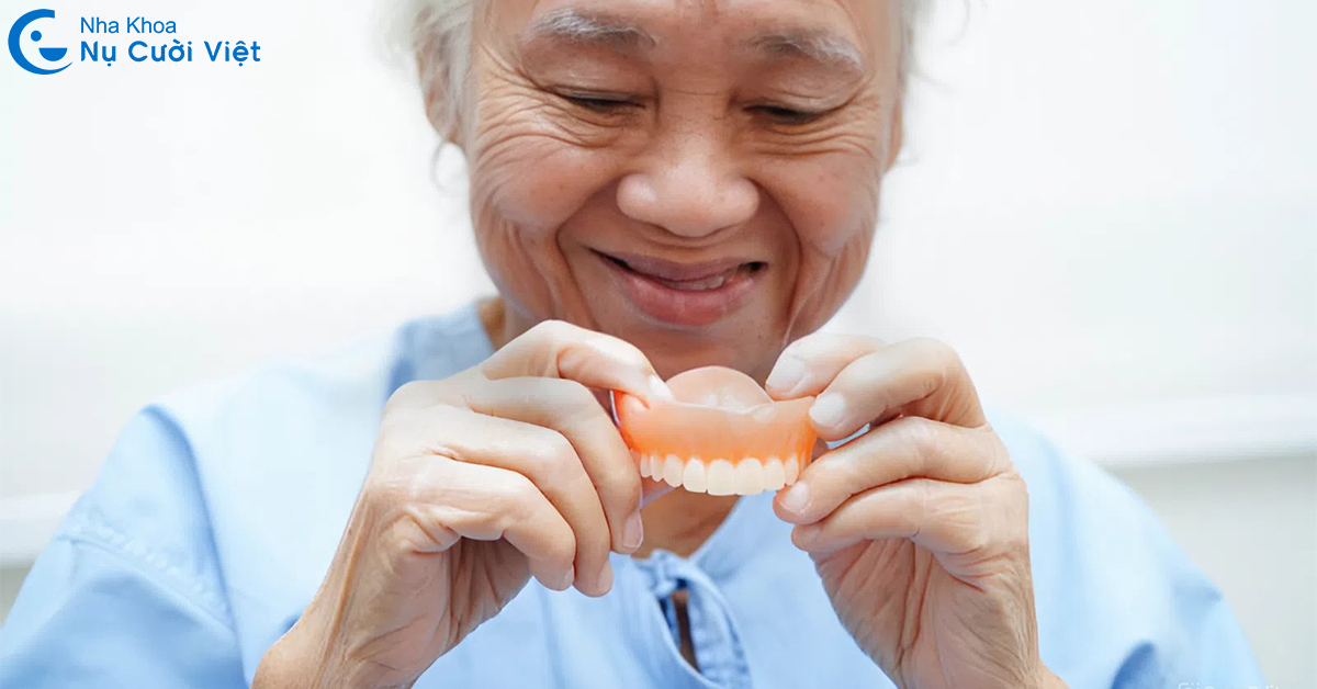 răng tháo lắp cho người già mất răng
