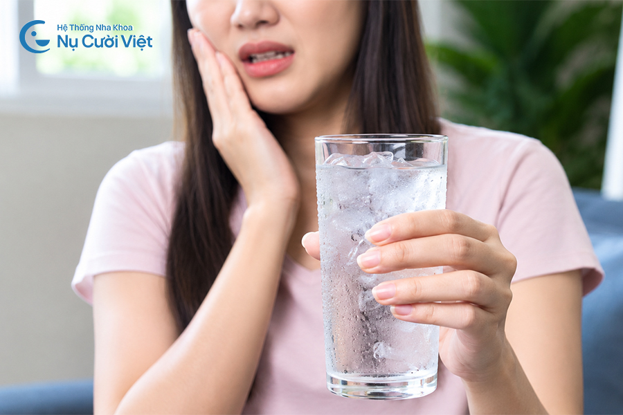 Nụ Cười Việt - Sau khi làm răng sứ phải kiêng gì? 8 nhóm thực phẩm cần tránh sau khi làm răng sứ