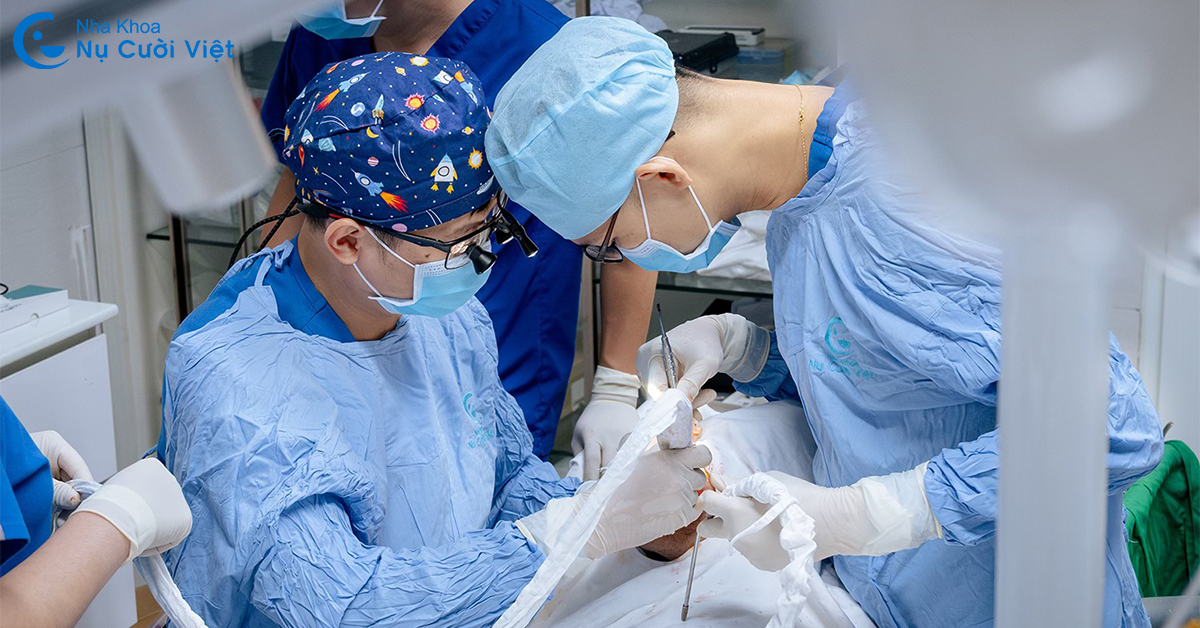 trồng implant dịp tết